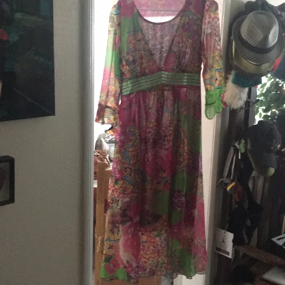 Beautiful spring dress. Never worn